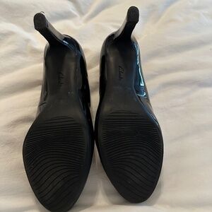 Clarks black patent leather pumps